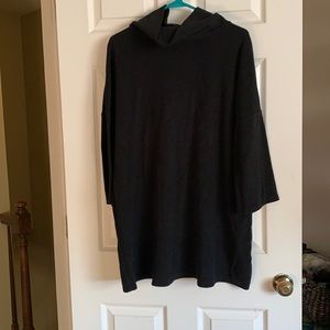 Isabel maternity black fleece tunic with mock turtleneck L